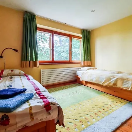 Quiet, Spacious House Near The Center Feriehus