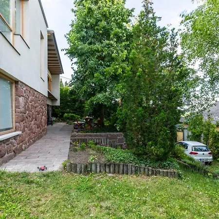 Quiet, Spacious House Near The Center Feriehus